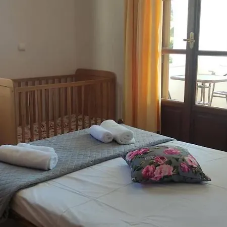 Lägenhet Votsalo House Moutsoúna